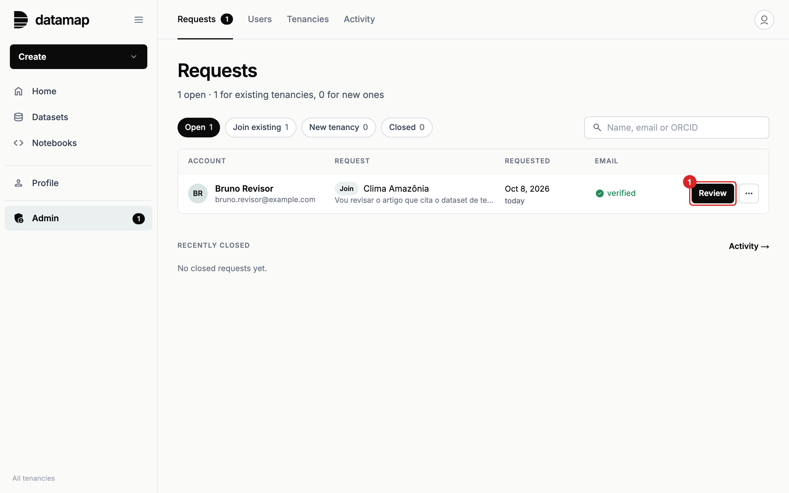 Página Requests do painel Admin com a fila de pedidos e o botão Review em destaque
